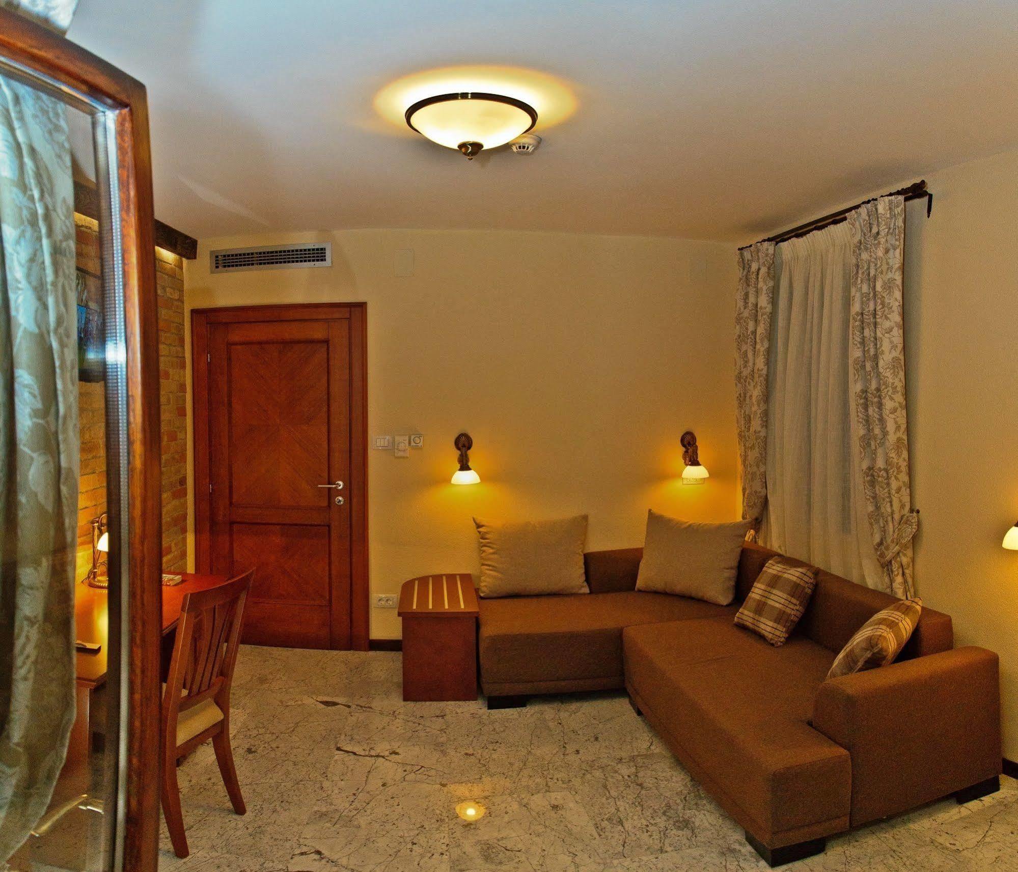 Hotel Carrubba Donja Lastva Exterior photo